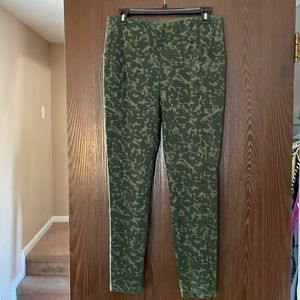 cabi Marathon Legging; Green Camo; M
